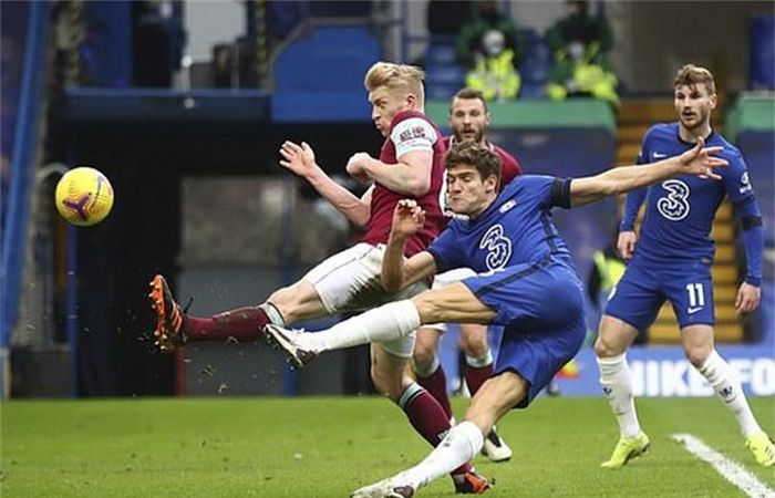 Alonso ấn định chiến thắng 2-0 cho Chelsea.