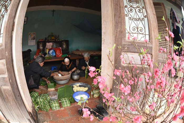 Người Việt Nam thường hay nói với nhau, thấy đào thấy quất thấy bánh chưng là thấy Tết. Bánh chưng xuất hiện như là một hình ảnh đặc trưng của ngày Tết truyền thống Việt Nam vậy