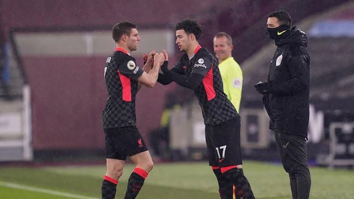  Phút 57, Curtis Jones được tung vào sân để thay James Milner để tăng cường khả năng tấn công của Liverpool. "Lữ đoàn đỏ" cần một chiến thắng để tiếp tục bám đuổi MU và Man City. 