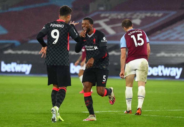  Chính Firmino đã có pha đi bóng để đập nhả với Oxlade-Chamberlain trong vùng cấm rồi tung đường chuyền dọn cỗ cho Gini Wijnaldum ghi bàn. Tỷ số là 3-0 cho Liverpool khi thời gian thi đấu chính thức chỉ còn lại 6 phút. 