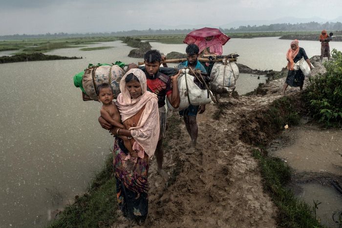  Người thiểu số ở một số bang của Myanmar phải tị nạn sang Bangladesh do tình hình bạo lực, bất ổn. Ảnh: New York Times. 