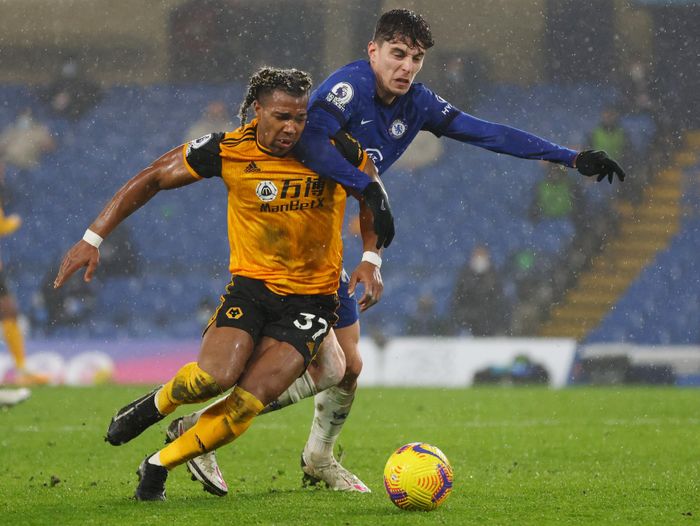  Chelsea ghi được 35 bàn sau 21 vòng đấu tại Premier League. Tuy nhiên, Werner mới có 4 pha lập công và 5 đường kiến tạo, trong khi con số này ở Havertz lần lượt là 1 và 3. Đội chủ sân Stamford Bridge thường áp đặt thế trận lên đối phương nhưng gặp khó trong việc ghi bàn. Phần lớn số bàn thắng cũng đến từ những cầu thủ xuất thân từ học viện, thay vì bộ đôi tân binh đắt giá. 