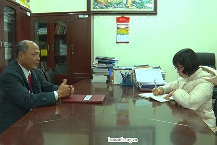 Phóng viên Báo Sơn La phỏng vấn Bác sỹ Nguyễn Tiến Dũng, Giám đốc Trung tâm Kiểm soát bệnh tật tỉnh.