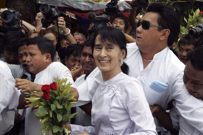 Aung San Suu Kyi trở thành nhà lãnh đạo của Myanmar vào năm 2015 và đứng đầu một đảng chính trị đã giành được 2 chiến thắng vang dội liên tiếp trong cuộc bầu cử quốc hội, gần đây nhất là vào tháng 11-2020.