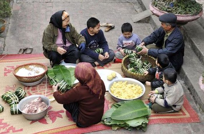 Ai làm cha làm mẹ cũng đều mong mỏi vợ chồng con cái đưa cháu chắt về sum vầy cho vui nhà vui cửa. Ảnh minh họa