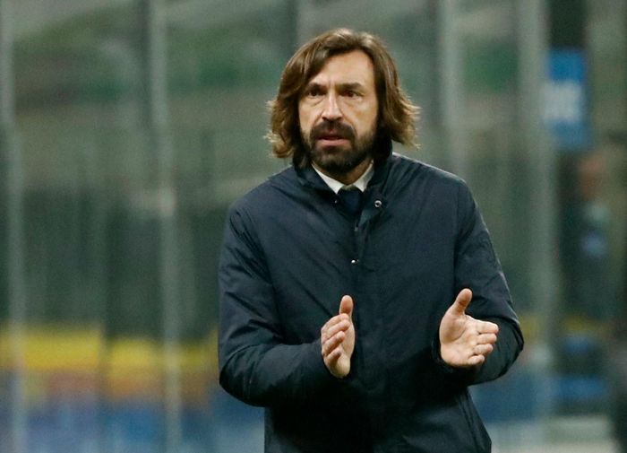Pirlo khó thắng cả cuộc chiến trước Inter của Conte. Ảnh: Reuters.