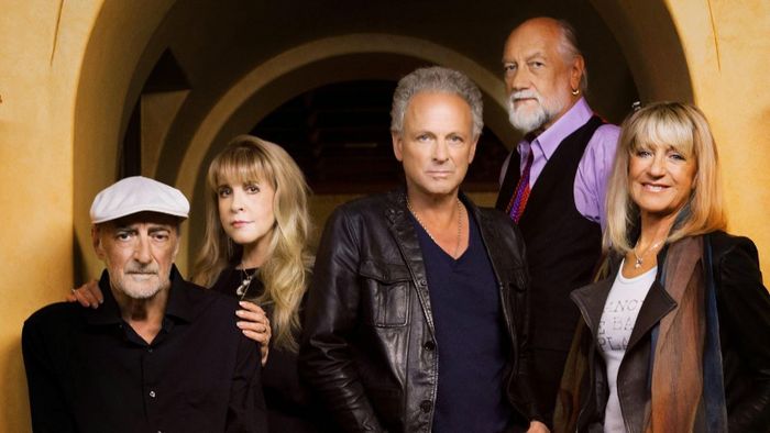 Không quá khi nói Fleetwood Mac là nhóm nhạc nổi tiếng nhất thế giới trong những năm 1970. Nhóm nhận được nhiều hơn sự chú ý khi có sự tham gia của cặp tình nhân người Mỹ Lindsey Buckingham và Stevie Nicks. Nói đến một trong những thành công vang dội của Fleetwood Mac, Rumours - sản phẩm ra mắt năm 1977 - được coi là dấu mốc đáng nhớ. Rumours từng đứng đầu bảng xếp hạng Billboard trong 31 tuần liên tiếp.
