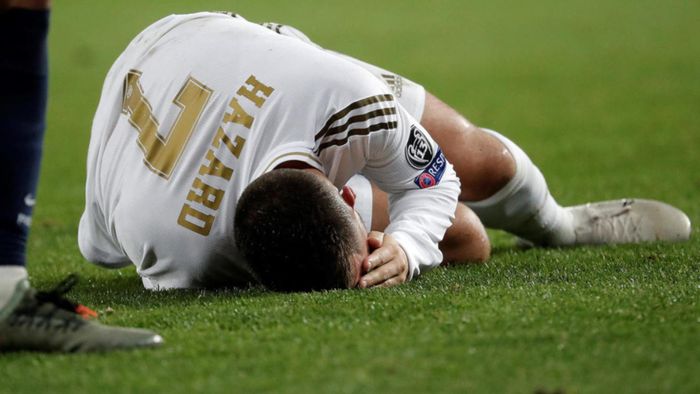  Theo AS, Hazard bỏ lỡ buổi tập hôm 2/2. Khi ấy, các bác sĩ tiến hành kiểm tra nhưng không phát hiện ra chấn thương. Đến buổi tập sáng 3/2, Eden (Hazard) được phát hiện dính chấn thương cơ. Real sẽ thực hiện thêm nhiều cuộc kiểm tra để xác định chính xác vấn đề tiền vệ người Bỉ gặp phải. 