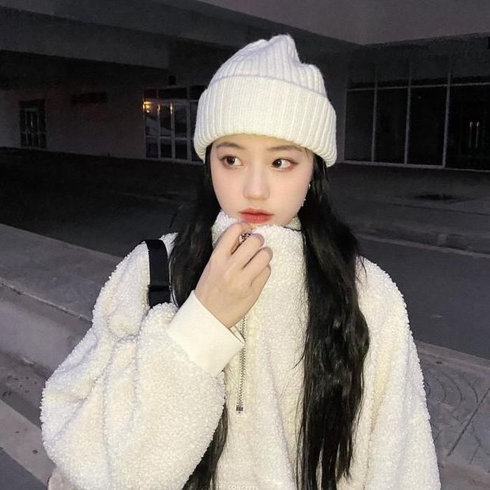 Còn phía đằng gái, cô nàng Thảo Vy (sinh năm 1999, quê Đồng Tháp) cũng là mẫu ảnh khá nổi trên MXH.