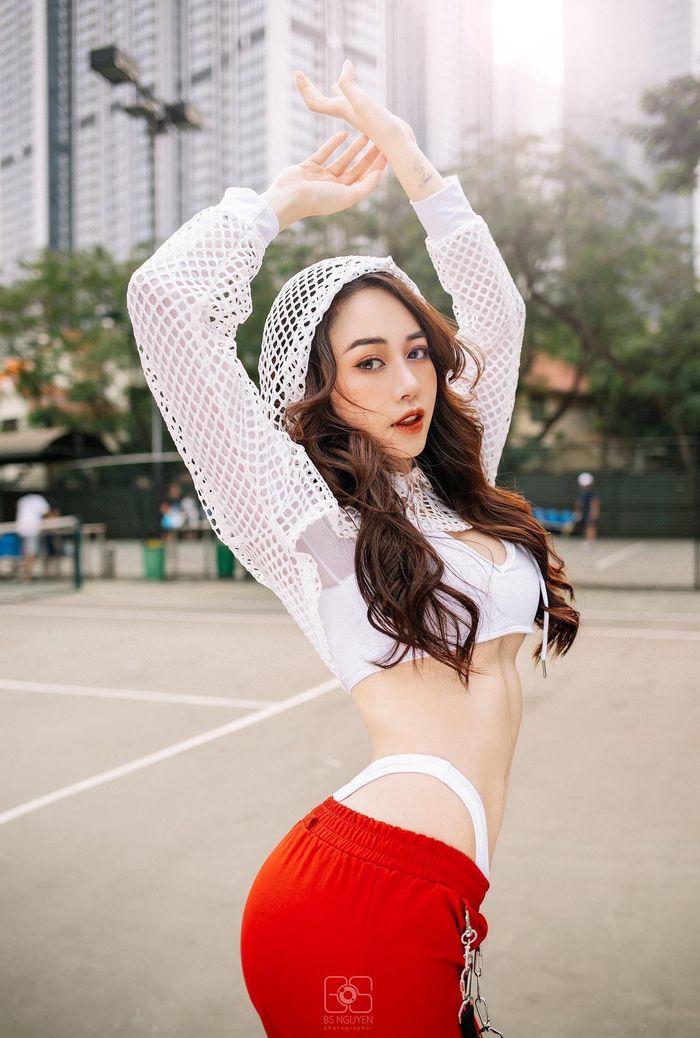 Để giữ được vóc dáng nuột nà, nữ gymer dành rất nhiều thời gian ở phòng gym.