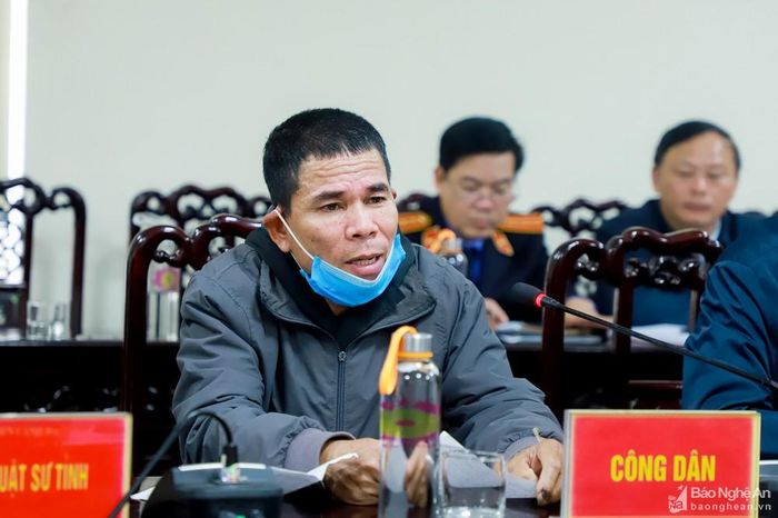 Ông Trần Đức Tuyền, xóm Long Trung, xã Thanh Yên, huyện Thanh Chương phát biểu ý kiến. Ảnh: Thành Duy