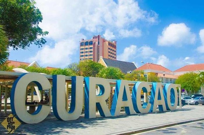 Cùng Aruba, Sint Maarten, Hà Lan, Curacao là một trong 4 quốc gia cấu thành Vương quốc Hà Lan. Sở dĩ có hiện tượng này bởi trong quá khứ, Curacao là vùng đất thuộc địa của những người Hà Lan. Ảnh: Daily Mail.