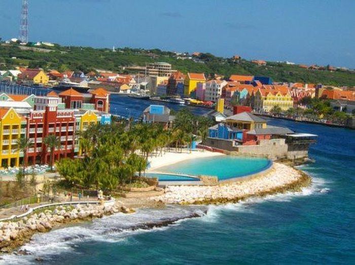 Curacao là quốc gia có nhiều bãi biển xinh đẹp. Theo World Atlas, nước này có tới 35 bãi biển du lịch, hàng năm đều đón rất nhiều du khách tới từ khắp nơi trên thế giới. Ảnh: BBC.
