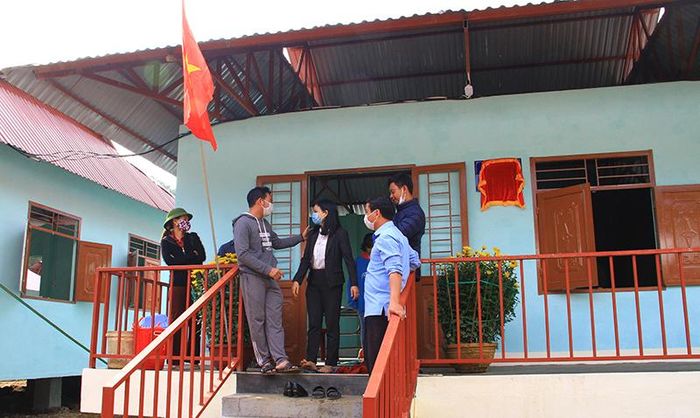 Tết năm nay sẽ là cái Tết ấm áp của bà con vùng tái định cư Trà Leng. Ảnh: Q.HẢI 
