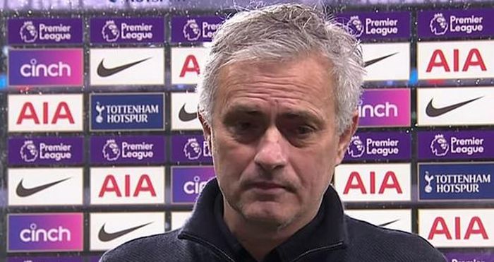 Mourinho trả lời phỏng vấn sau trận đấu