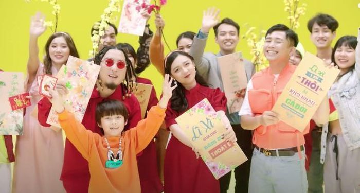 Nam rapper vừa kết hợp cùng với MC Phương Thảo, Piggy và Gizmo cho ra mắt MV Tết