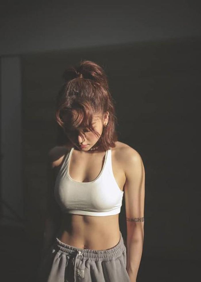 Vòng eo thon gọn đáng ngưỡng mộ của Miu Lê.