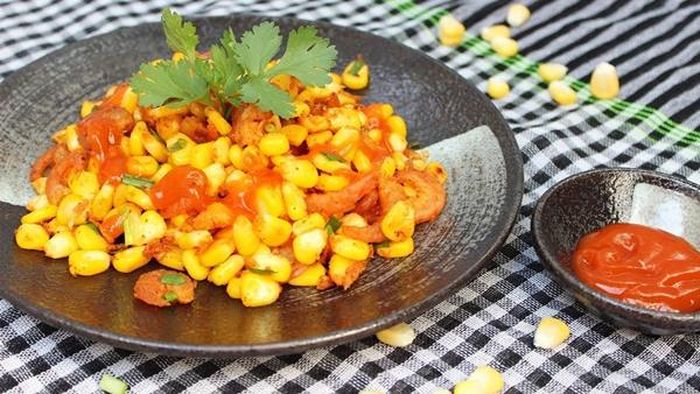 Bắp xào trứng muối hấp dẫn, thơm phức khó có thể chối từ (Ảnh minh họa)