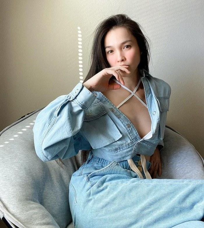 Cùng với gu ăn mặc rất sành điệu và khỏe khoắn, mỹ nhân sinh năm 1981 thực sự là một trường hợp lão hóa ngược.