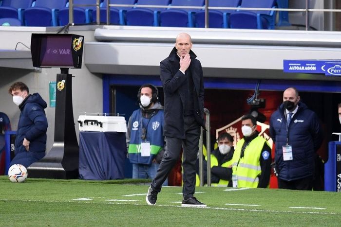  Dưới triều đại HLV Zidane, chưa bao giờ Real bất ổn như hiện tại. "Bầy kền kền" đã mất Eden Hazard ít nhất một tháng vì chấn thương. Đội trưởng Sergio Ramos sẽ nghỉ thi đấu 6 tuần. Giai đoạn sắp tới, Real phải căng sức ở La Liga và vòng 1/8 Champions League. Nếu tiếp tục thi đấu bết bát, nhà ĐKVĐ La Liga có thể bị Atletico bỏ lại sau tháng 2. 