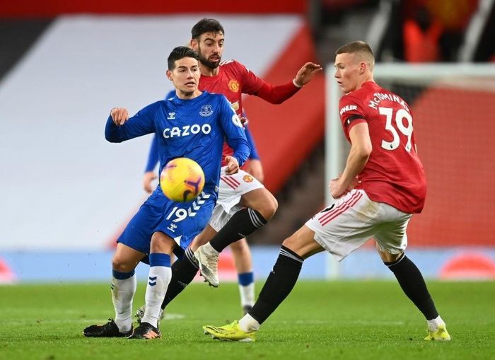 Trong lịch sử Premier League, có 2 đội giành trận hòa khi bị MU dẫn 2-0 sau hiệp một tại Old Trafford. Tháng 10/2010, West Brom làm được điều đó, và bây giờ là Everton.