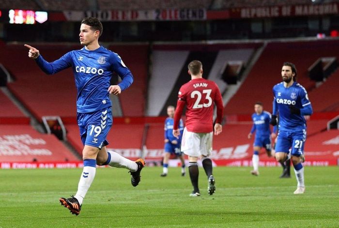 Rodriguez được Whoscored chấm 7 điểm cho màn trình diễn trước MU. Trong hiệp một, cựu sao Real nhận 5,7 điểm, là cầu thủ tệ nhất trên sân. Tuy nhiên, Rodriguez trở lại là chính mình sau giờ nghỉ.