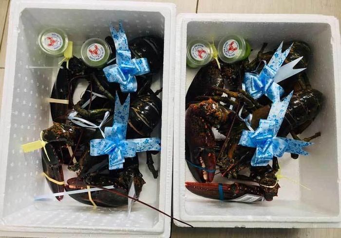 Mua tôm hùm Alaska, cua hoàng đế làm quà biếu Tết đang trở thành trào lưu trong dịp Tết.