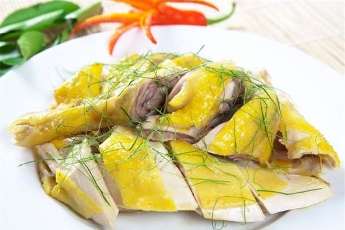 Làm sao để chọn mua được những con gà ngon, đảm bảo vệ sinh an toàn là điều mà nhiều người lo lắng.
