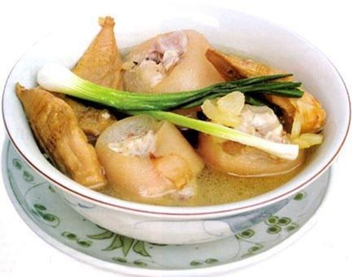 Cách nấu canh chân giò măng khô ngon ngọt ngày Tết cực đơn giản.