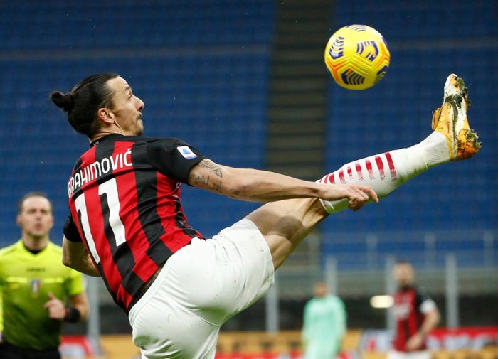  Tầm ảnh hưởng của Ibrahimovic còn thể hiện ở khả năng lãnh đạo và truyền cảm hứng cho các cầu thủ trẻ. AC Milan không quá phụ thuộc vào chân sút người Thụy Điển. Trong 10 trận anh vắng mặt vì dương tính với Covid-19 và chấn thương tại Serie A mùa này, đội chủ sân San Siro giành 7 chiến thắng, chỉ thua 1 trận trước đương kim vô địch Juventus và có 2 lần bị đối thủ cầm hòa. 