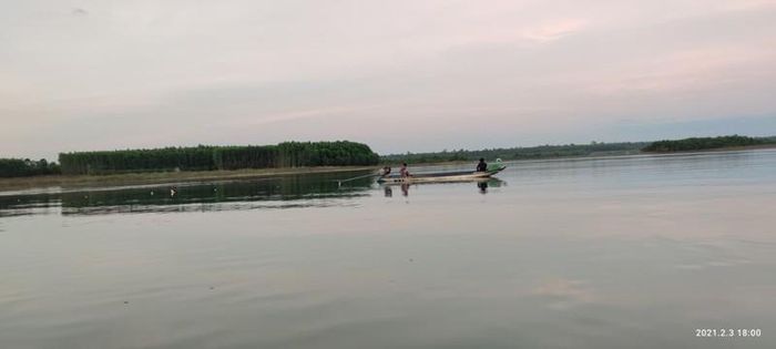 Ở một số góc nhìn, hồ Trị An mênh mông như mặt biển. Đây là yếu tố thu hút nhiều bạn trẻ tìm đến săn cho mình những tấm hình đẹp 