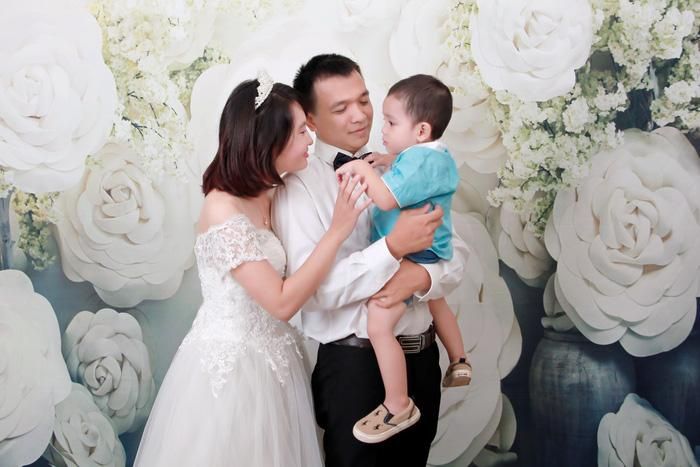 Vợ chồng chị Lan Anh và con trai
