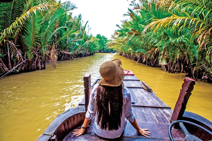 Esther De La Cruz say mê khám phá Việt Nam. Ảnh: Christian Berg