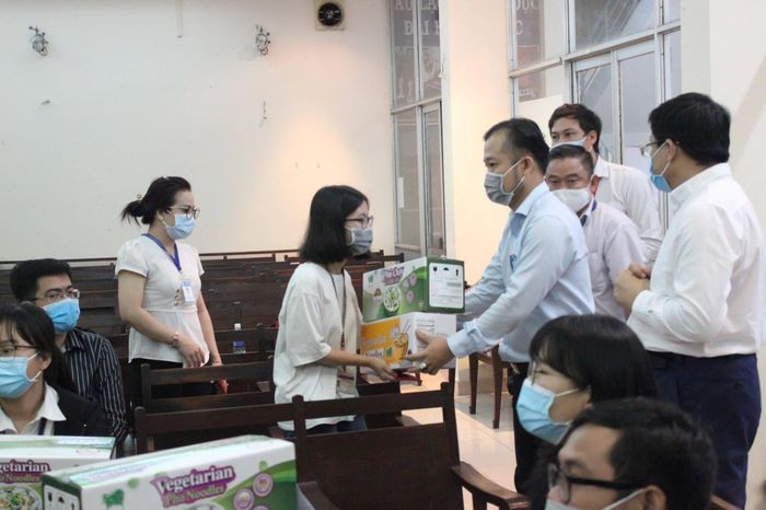 Những sinh viên "quên" Tết ở lại TP.HCM chống dịch Covid-19