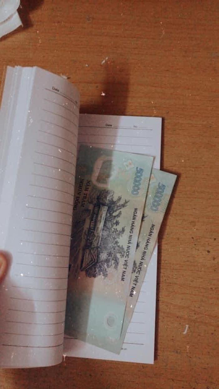 Trước khi mất, mẹ vẫn dành tiền để cho con gái tiêu Tết.