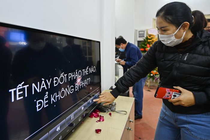  Điều kiện để mua pháo là đối với tất cả người dân đủ 18 tuổi và có thể mua trực tiếp tại cửa hàng bán sản phẩm của nhà máy tại tỉnh Phú Thọ và các đại lý chính hãng khác trên toàn quốc. 