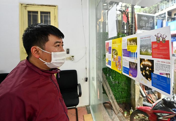  Pháo hoa được bán tại đây có 6 loại với các mức giá khác nhau. Giá cả và thông tin các loại pháo đều được niêm yết công khai. 