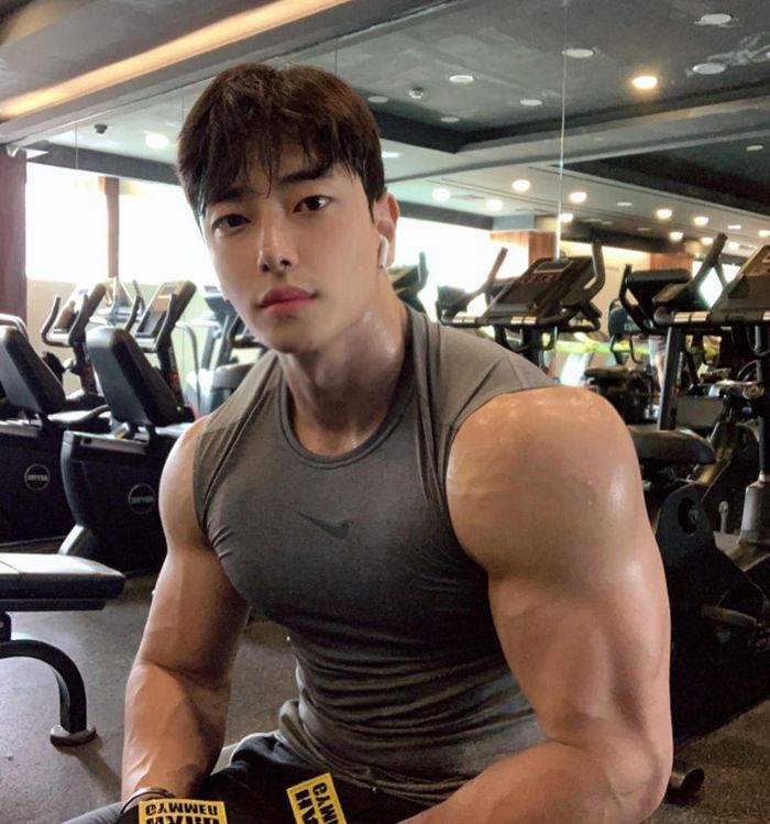 Bên cạnh kinh doanh thời trang, Jaehee còn làm người mẫu thể thao. Anh duy trì chế độ tập thể hình và ăn uống nghiêm ngặt. Nam CEO gây ấn tượng bởi loạt ảnh khoe cơ bắp cùng thân hình 6 múi. Ảnh: @sean_jjy.