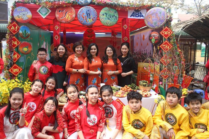 Gian hàng ấn tượng của tập thể lớp 6A1 trong năm đầu đến với "Vũ khúc xanh" .