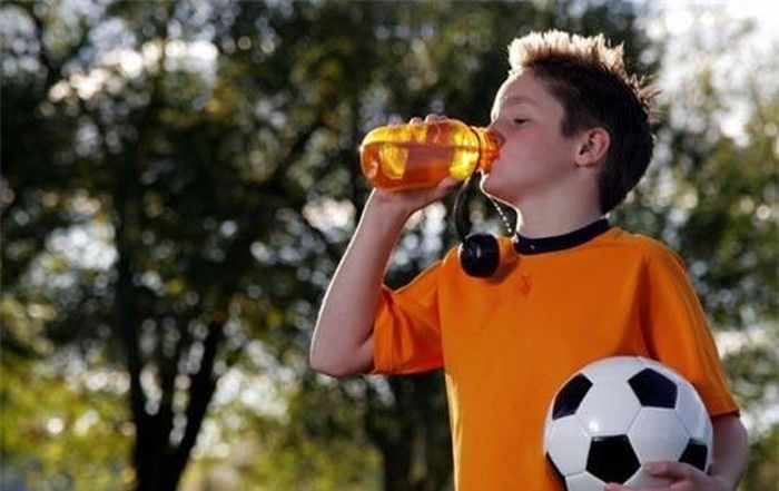 Nước uống có ga có hại đối với tim và mắt của trẻ em. Ảnh minh họa.