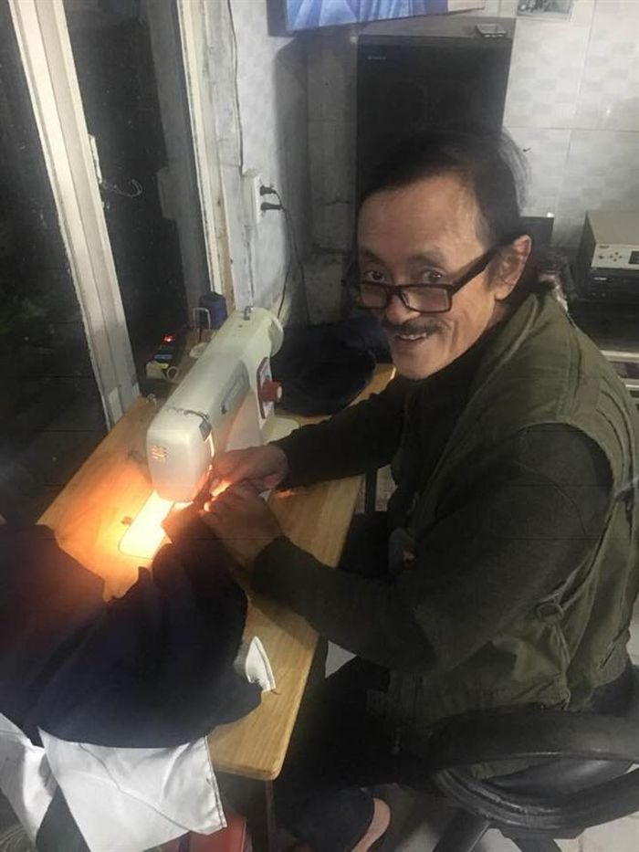 Giang Còi từng tâm sự, anh không giữ mối quan hệ bạn bè với vợ cũ và rất thoải mái khi tự mình chăm sóc các con. Có những lúc anh cũng cảm thấy cần có bàn tay chăm sóc của người phụ nữ cho bớt lẻ loi. Tuy nhiên, cảm giác này nhanh chóng qua đi và anh hài lòng với cuộc sống hiện tại.