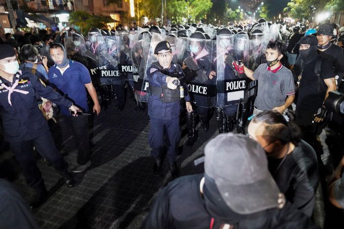  “Nếu nước láng giềng Myanmar có thể vượt qua chính biến thì chúng tôi cũng sẽ chiến thắng. Nhưng nếu họ không làm tốt, chúng tôi cũng không mất hy vọng”, ông nói. Ảnh: Reuters. 