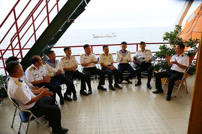 Nhà giàn DK1-18 ngày đầu xuân mới.