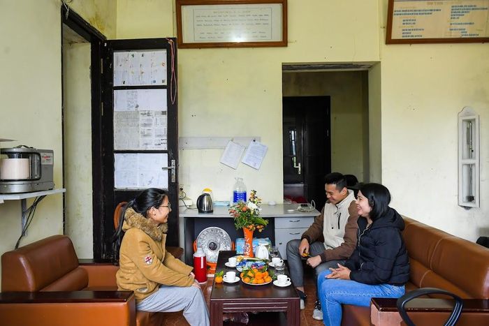 Không khí chuẩn bị Tết ở trạm trong ngày 30 Tết phần nào làm dịu đi nỗi cô đơn của quan trắc viên trực Tết
