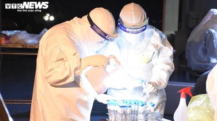 Chính bản thân mỗi thành viên của đội cũng mong dịch sớm qua đi để họ tháo bỏ lớp bảo hộ, trở về với gia đình.