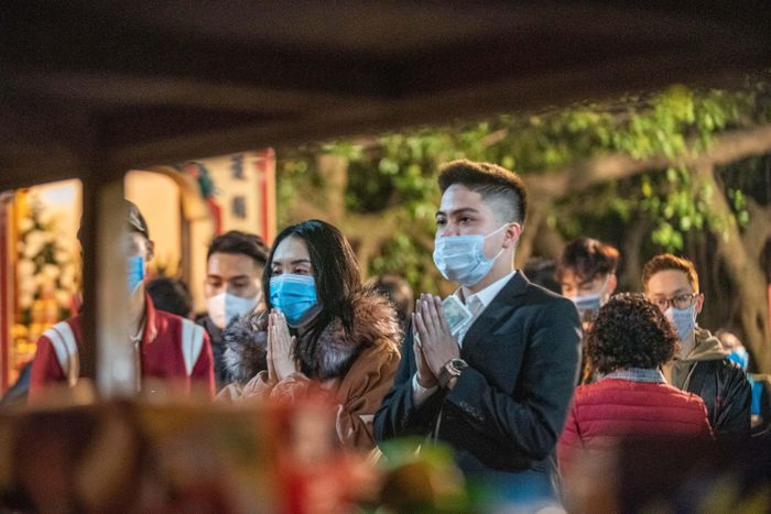  "Cầu mong năm mới 2021 tốt đẹp với tất cả, không chỉ cho người Việt Nam mà còn cả cho người dân trên thế giới. 2020 là một năm khó khăn. Tôi hy vọng năm của con trâu sẽ phát tài, phát lộc, húc bay mọi tai ương", anh Quốc nói. 