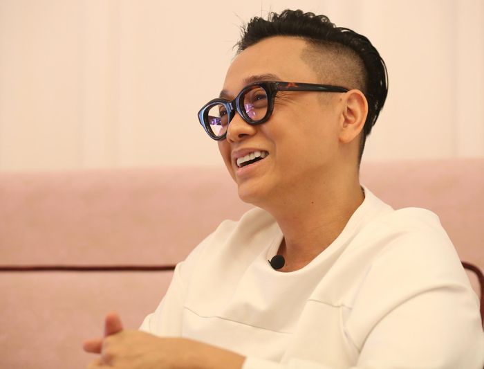 NTK Công Trí thường dùng sự im lặng để làm việc và cống hiến cho ngành thời trang. Ảnh: Duy Anh.