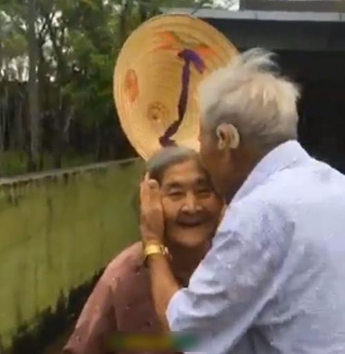 Niềm vui, nụ cười hạnh phúc của bà (Ảnh minh họa).