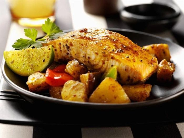 Cá hồi: Cá hồi giàu các axit béo omega-3 đóng vai trò thiết yếu trong việc giảm tình trạng viêm do suy giảm chức năng thận gây ra. Các axit béo này cũng hỗ trợ điều hòa huyết áp và các chất béo trung tính.