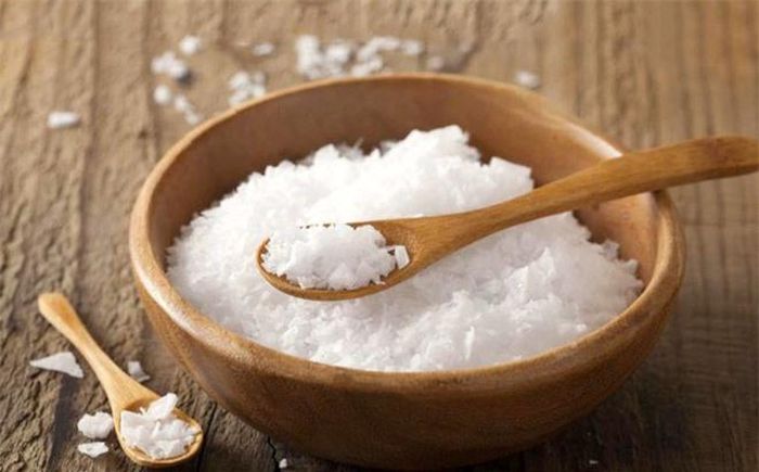 Sử dụng muối giúp tóc mọc nhanh dài.
